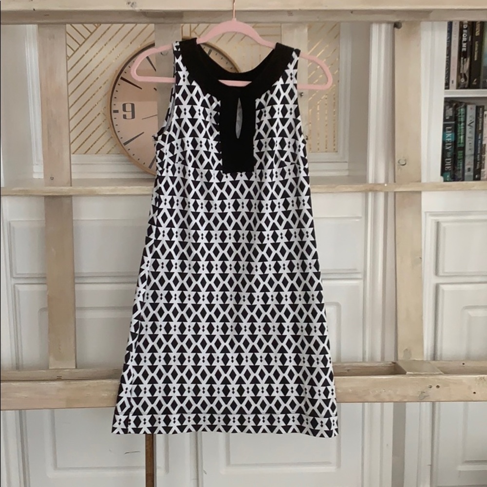 New York & Company B/W patterned sleeveless dress
